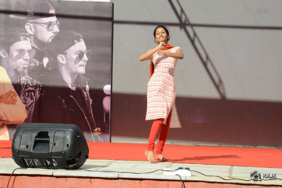 Mahnubhavudu-Movie-2nd-Song-Launch-At-Vignan-College